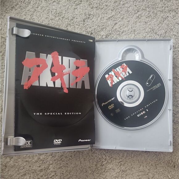 Akira Special Edition DVD Anime 2-Disc PRE-OWNED - Picture 2 of 6